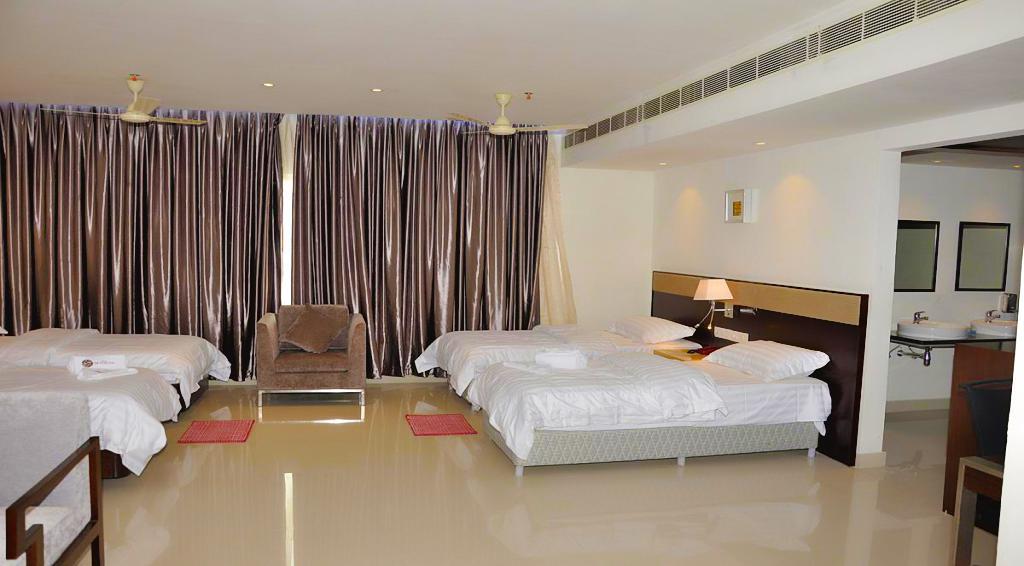 Hotel Srivatsa Какинада Экстерьер фото