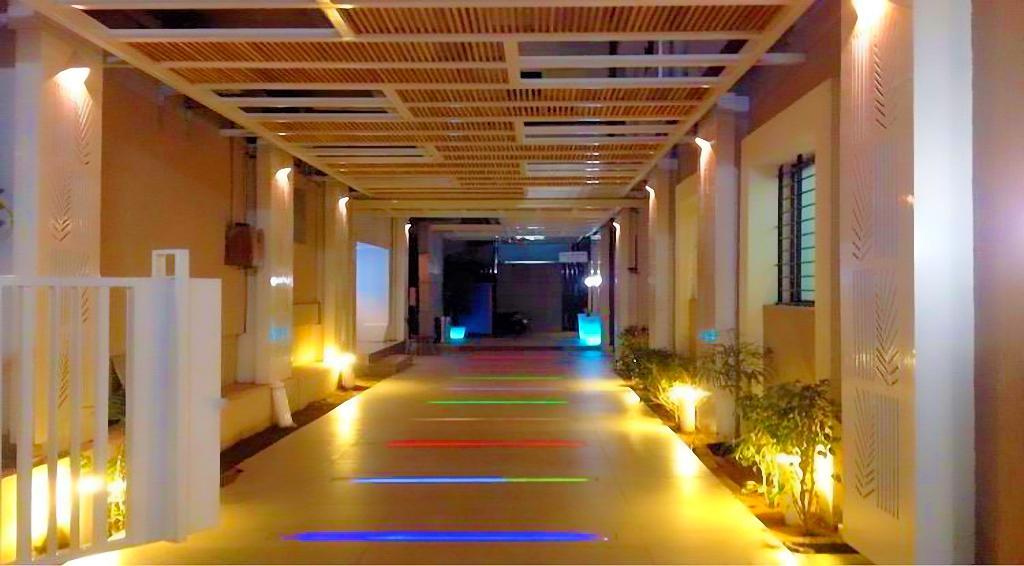 Hotel Srivatsa Какинада Экстерьер фото